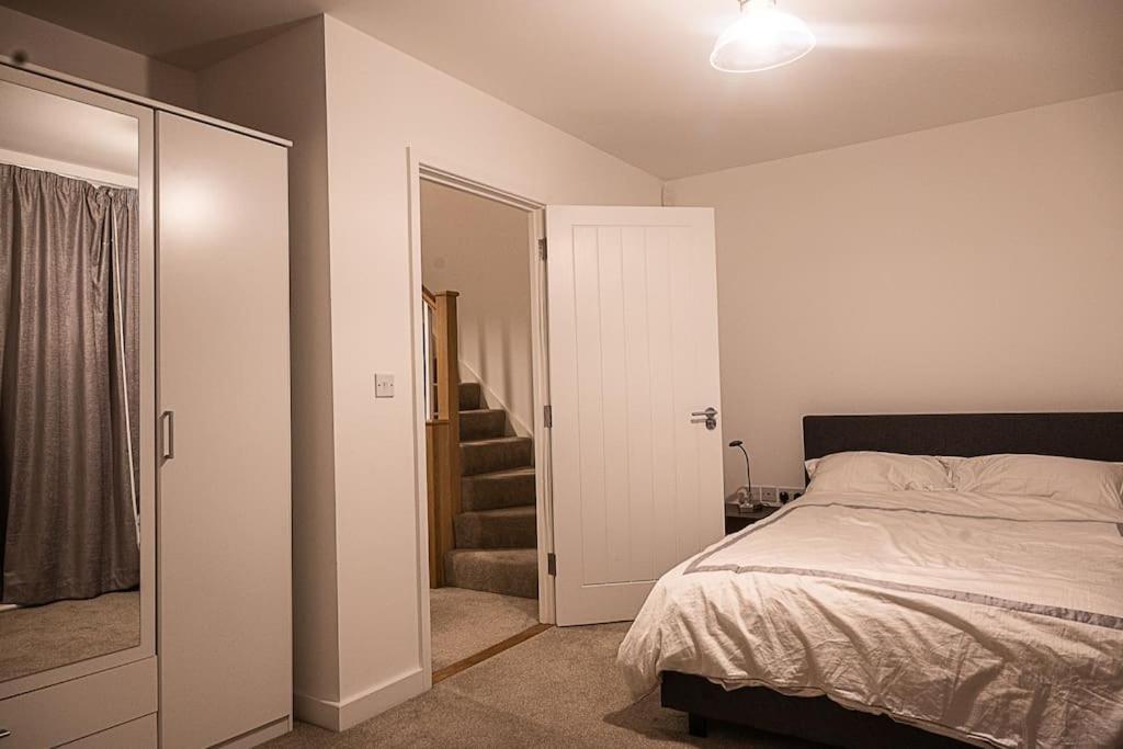 Exquisite Cozy House, Close To Train Station And Amenities Harold Wood Exterior foto
